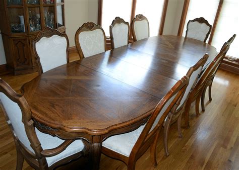 Thomasville French Provincial Style Dining Table And Chairs Ebth