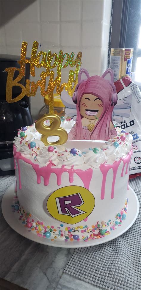 Roblox Girl Cake In 2021 Roblox Birthday Cake Roblox Cake Cake