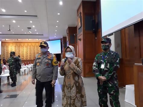Wali Kota Risma Memang Psbb Di Surabaya Masih Banyak Pelanggaran