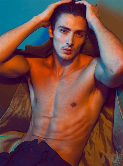 Elliott Law Stuns In Photo Series By Nino Yap Avec Images