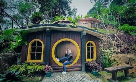 Tempat paling romantis di yogyakarta pada malam hari dapat kamu temukan di bukit gambar bukit lintang sewu via instagram.com/bukitlintangsewu/. Lokasi Dan Harga Tiket Masuk Bukit Halimun Salak Bogor ...