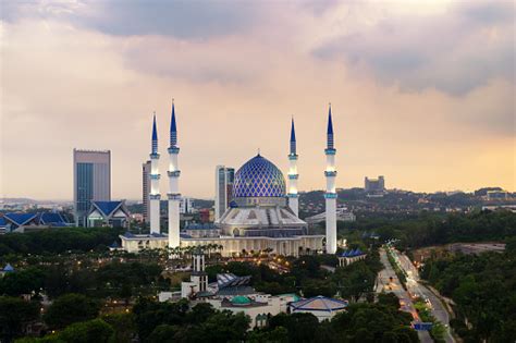 Find exclusive offers for the best shah alam accommodation! The Beautiful Sultan Salahuddin Abdul Aziz Shah Mosque ...