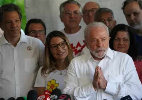 Lula vota em São Bernardo e comenta sobre Zambelli Cena grotesca