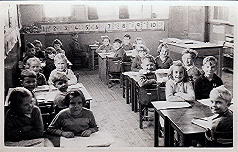50s Child Ivinghoe Old School