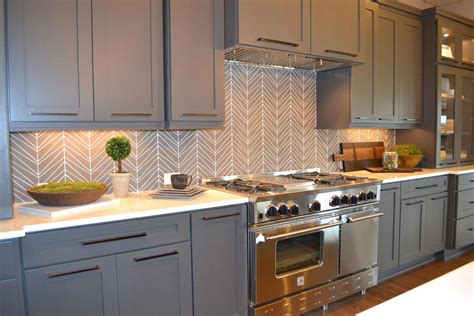 Discover ideas and designs for your kitchen backsplash from the kitchen and bath experts at westside tile and stone. 11 Kitchen Backsplash Ideas You Should Consider - OBSiGeN