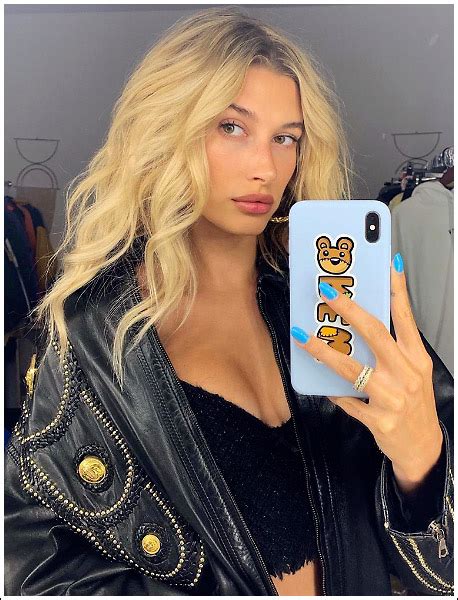 Popoholic Blog Archive Hailey Baldwin Selfies Her Sexy Braless Cleavage