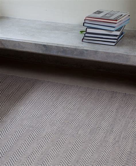 Hand Made Handmade Herringbone Wool Woven Rug White And Charcoal By