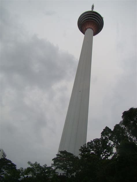 Ia menampilkan sebuah antena yang meningkatkan ketinggiannya kepada 421 meter (1,381 kaki). KL Tower, Menara Kuala Lumpur, Malaysia - eNidhi India ...