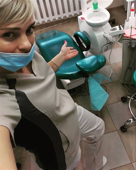 bitte platz nehmen dentist dental nurse