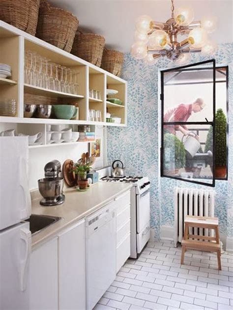 Nah, untuk inspirasi anda coba intip dapur mungil yang cantik ini, di mana permainan warnanya begitu sempurna untuk area yang terbatas. Foto Desain Dapur Minimalis Kecil dan Mungil ~ Ayeey.com
