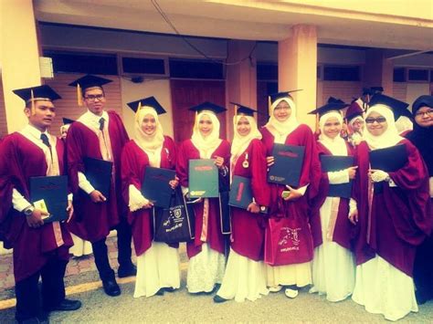 Ungku omar bin ungku ahmad.it was established by the malaysian ministry of education with help from unesco in 1969. Ezza Taufik : KONVOKESYEN POLITEKNIK UNGKU OMAR ...
