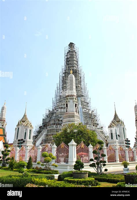 The Temple Of Dawn Wat Arun And A Beautiful Blue Sky In Bangkok