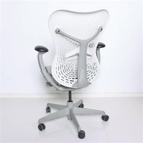 Choose from 98 authentic herman miller office chairs and desk chairs for sale on 1stdibs. Herman Miller Modern Mirra 2, Ergonomic Office Chair White ...