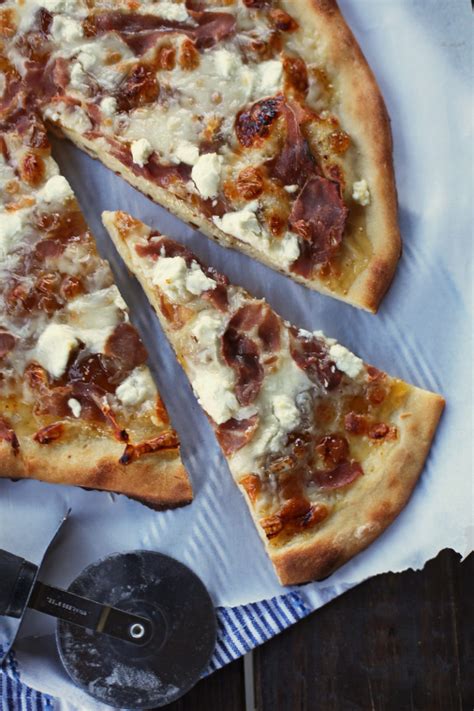 fig pizza with goat cheese and prosciutto