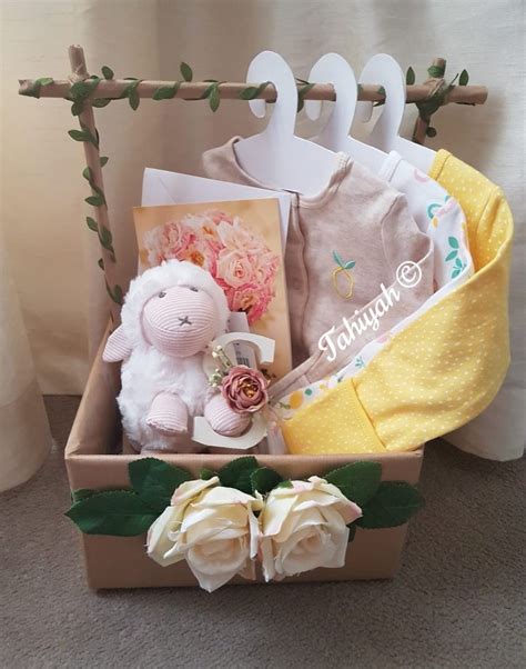 Baby Gift Hamper Baby Shower Gift Box Diy Baby Shower Gifts Baby