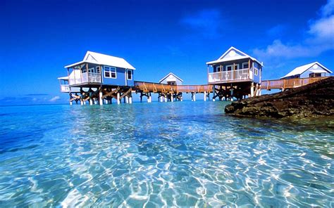 It is an archipelago of 7 main islands and about 170 additional (named). Luxury Hotels: Adventure and Luxury in Bermuda