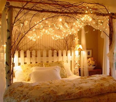 Is there anything more romantic than the canopy bed? 50 Romantic Bedroom with Canopy Beds - SWEETYHOMEE