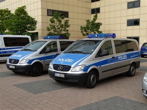 Zwei Polizei Hessen Mercedes Benz Vito Am 260915 Auf Der Iaa In