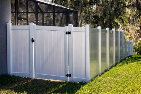The cost of a wood fence varies based on the type of wood, the size of the fence and the style. 25 Vinyl Fence Ideas and Pictures for Your Yard Garden, or ...