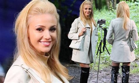 Michelle Keegans Showcases Blonde Hair On Set Of Tina And Bobby