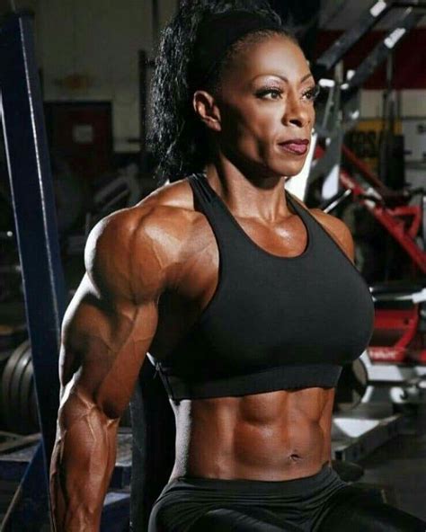Within this group of back muscles you will find the latissimus dorsi, the trapezius, levator scapulae and the rhomboids. Pin by Tommy Poss on Fit An Muscular Black Girls | Muscle ...