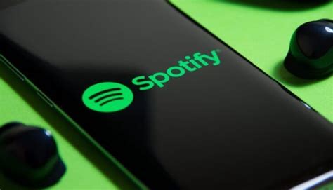 How To Shuffle A Playlist On Spotify Tech Tips