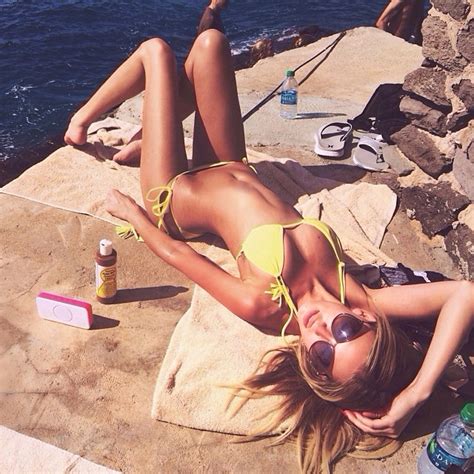 Instagram Models To Follow Paulina Gretzky Lindsey Duke Other Hot Females Who Ve Become
