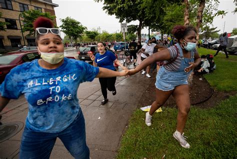 Minneapolis Cops Protesters Clash In Clouds Of Tear Gas Photos