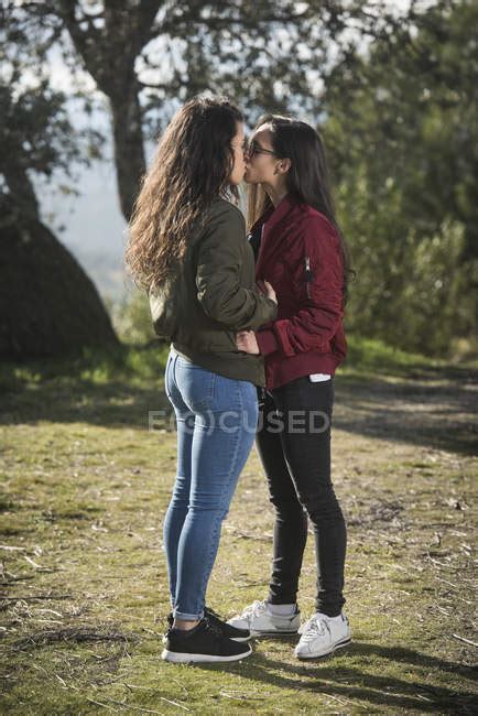 Mat Flacără Presupune Hot Young Old Lesbian Kissing Răzbuna