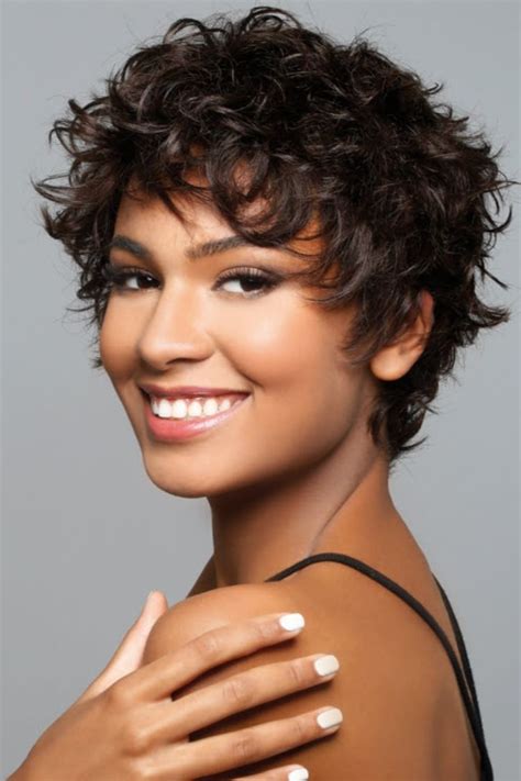 Smart Short Haircut For Curly Hair Round Face 2018 Women Hairstyles Layered Bobs Square Faces