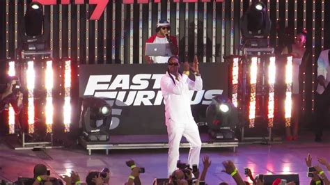 2 Chainz Birthday Song Live At Universal Citywalk Hollywood Youtube