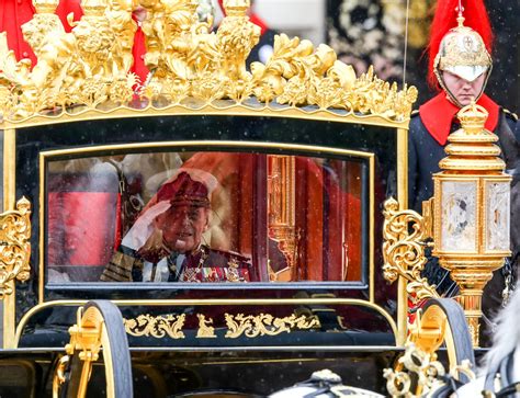 Leggi anche > regina elisabetta, prima foto ufficiale dopo il lockdown: L'anno della Regina Elisabetta - Corriere.it