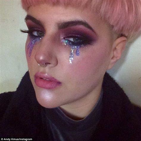 Why Crying Glitter Tears Is The Hottest New Make Up Trend Festival Makeup Glitter Rave Makeup