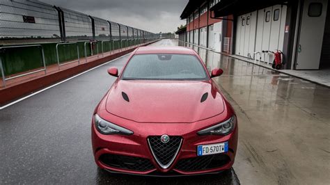 Prova Video Alfa Romeo Giulia Quadrifoglio La Prova In Pista Motorbox