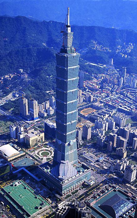 The observation level's operating hours are from 9 a.m. taipei 101 - uludağ sözlük