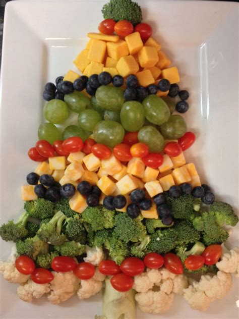 Christmas fruit and vegetable platter ideas. Christmas tree veggie tray - (Use pineapple instead of the cheese) | Veggie tray, Christmas tree ...