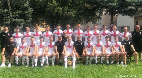 Avec france football, suivez l'actualité; Brèves - L'Angleterre dévoile son équipe universitaire ...