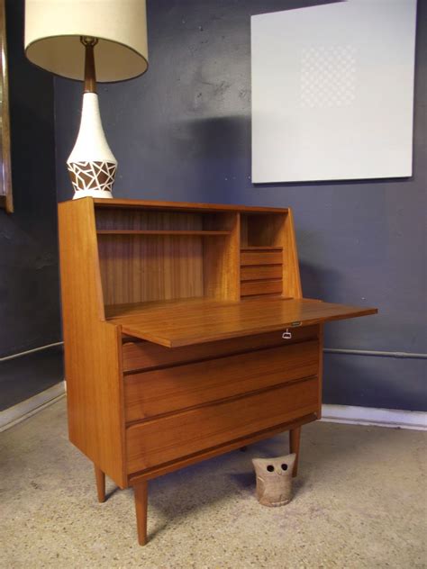 I've done a lot of searching for you and have found some incredible desks that will fit perfectly in the majority of bedrooms. Vintage Ground: Mid Century Danish Modern Secretary Desk