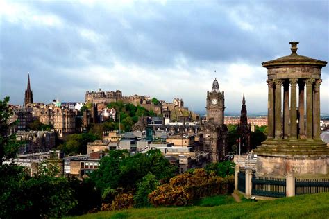 Ubicada en la costa este de escocia, a orillas del fiordo del río forth y en la autoridad unitaria local de la ciudad de edimburgo. ¿Dónde alojarse en Edimburgo? Mejores zonas dónde ...