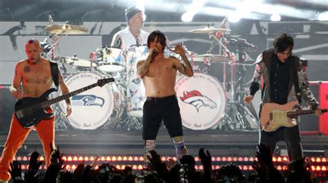 Super Bowl Les Red Hot Chili Peppers Ont Joué Sur Une Bande