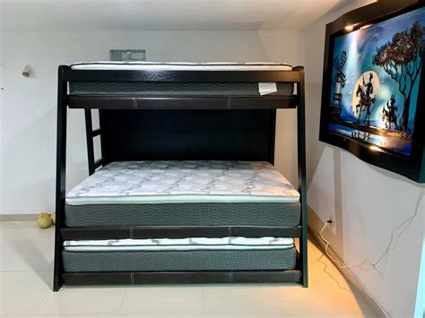 En bodega de muebles entendemos a la perfección que hay que evolucionar de acuerdo a la industria, esperamos que nuestros diseños sean de tu agrado y que disfrutes de nuestra galería además de todo esto contamos con el servicio de diseño y fabricación de muebles a tu medida, no adecúes tu casa a los muebles, adecúa los muebles a tu casa! Litera De Madera Triple Matrimonial E Individual - $ 9,600 ...