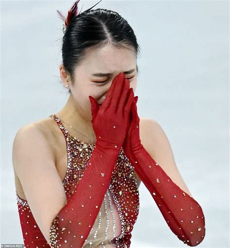 Us Born Chinese Figure Skater Zhu Yi Falls Again And Breaks Down In Tears News Parrots