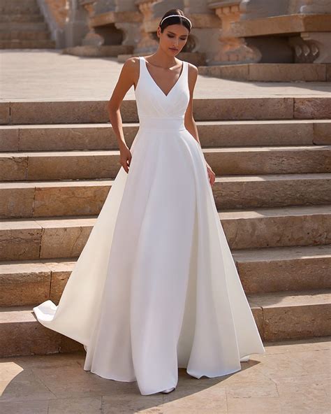 Simple Wedding Dresses 27 Best Looks Expert Tips Faqs In 2023 Simple White Wedding Dress