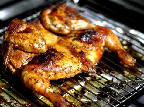 Asar u hornear es una de las maneras más seguras de cocinar el pollo directamente de su estado congelado. Recetas a la Parrilla - Recetas de Cocina Caseras - CocinaChic