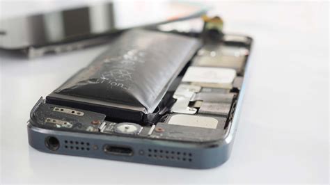 如果你的智能手机电池肿了怎么办