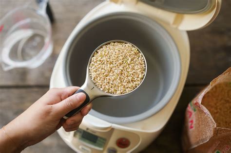 How To Cook Brown Rice In A Rice Cooker Perfect And Fluffly Results