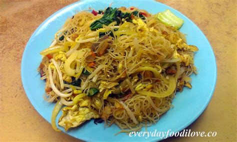 Kedai kopi sing kee (新记茶餐室) has become a hit on social media recently, as they offer mini buddha jumps over the wall at only rm6.50 each. Kedai Kopi Kam Kee @ Beverly