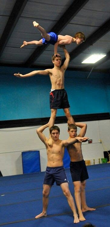 Human Pyramid Gymnastics Clubs Gymnastics Poses Acrobatic Gymnastics Male Gymnast College