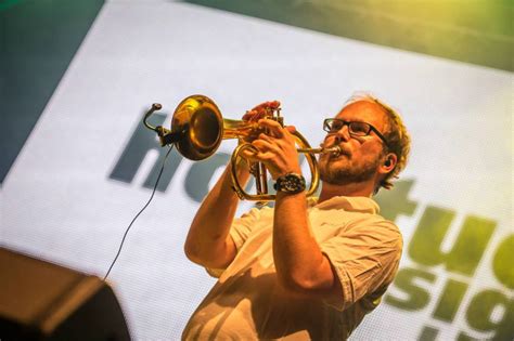 Wenn wir alle nicht zum woodstock der blasmusik kommen können, dann kommt das festival eben zu uns. Woodstock der Blasmusik 2015 | holstuonarmusigbigbandclub