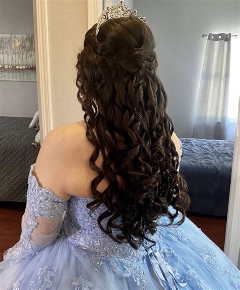 20 Cute Dama Hairstyles For Quinceaneras